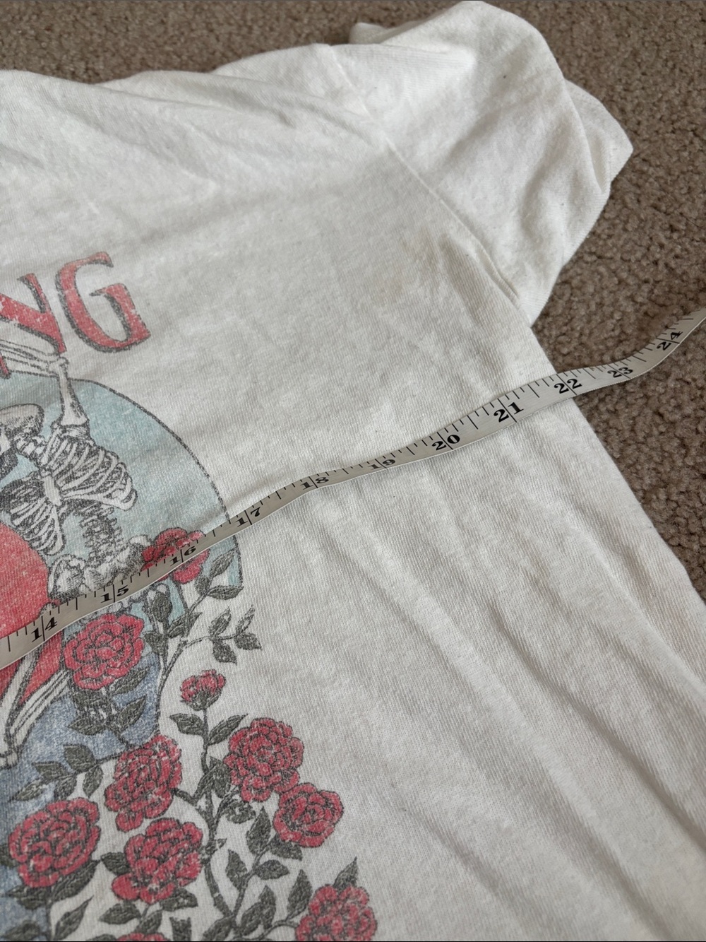 Billabong White Short Sleeve Tee with Skeleton & Rose Graphic size XS - Picture 3 of 5